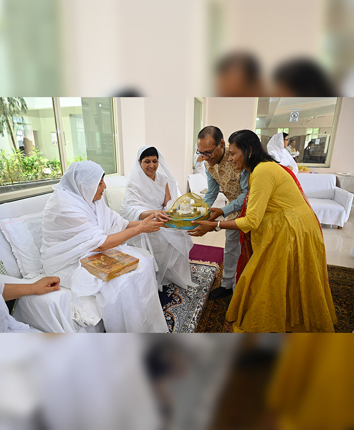 Shri Gautam Adani visits Veerayatan Kutch campus