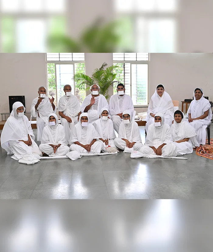 Pujya Dinesh Muniji Maharaj Visits Veerayatan Kutch