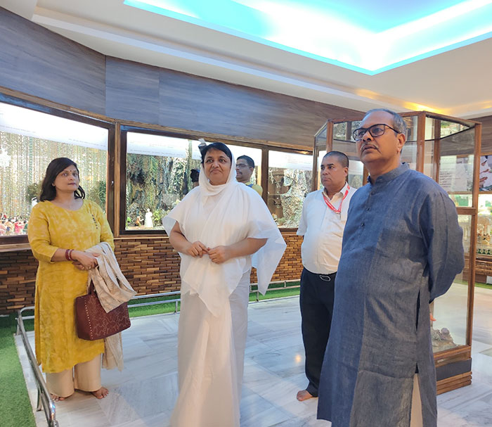 Dignitaries at Veerayatan Rajgir