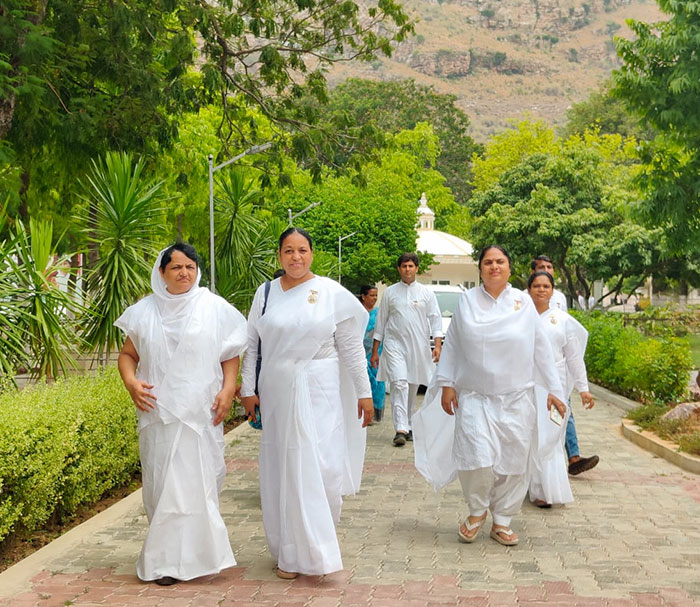 Dignitaries at Veerayatan Rajgir