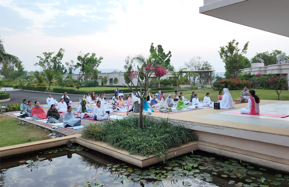Inspiring spiritual retreat in the presence of Pujya Tai Ma